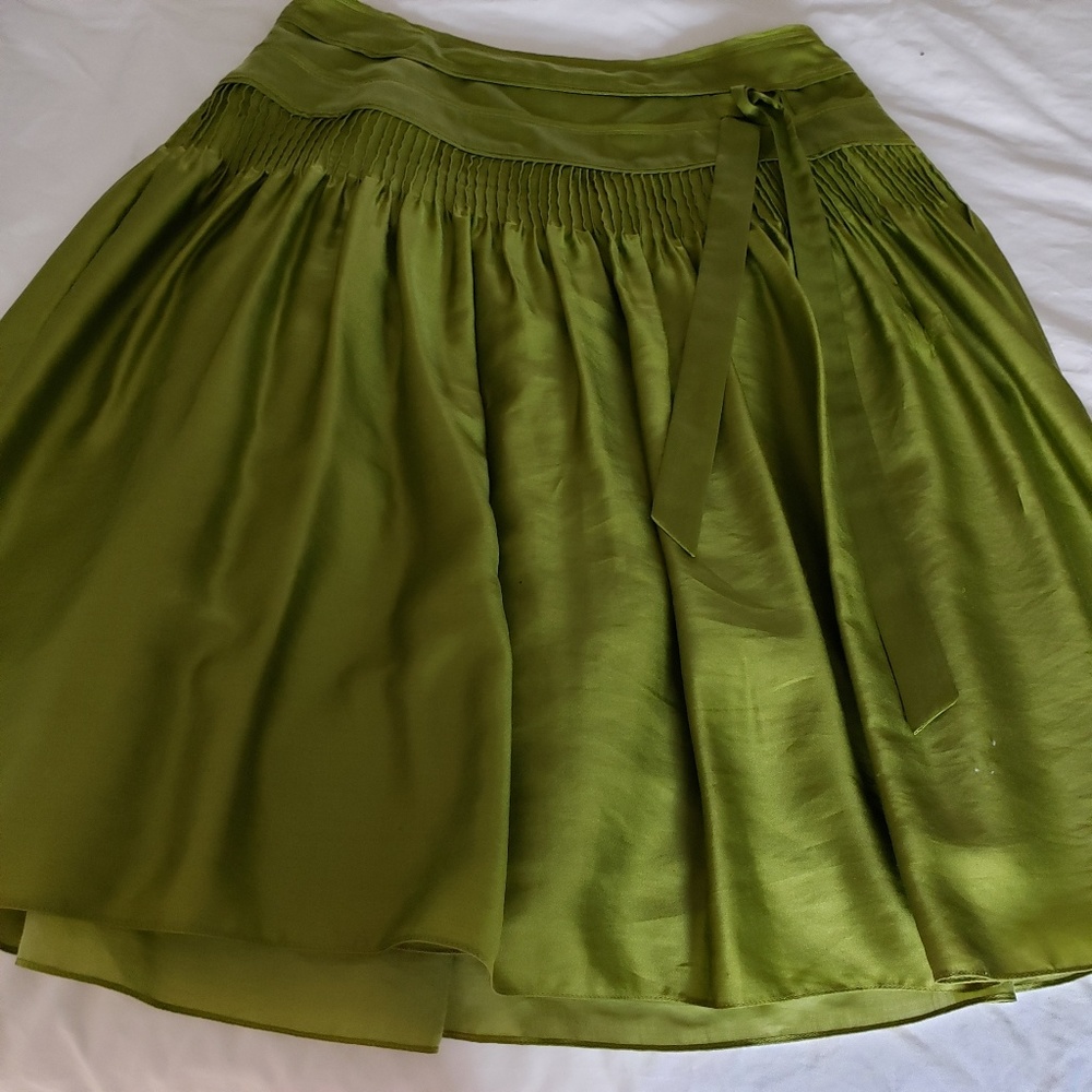 🧵🧶Satiny Chartreuse Green Skirt